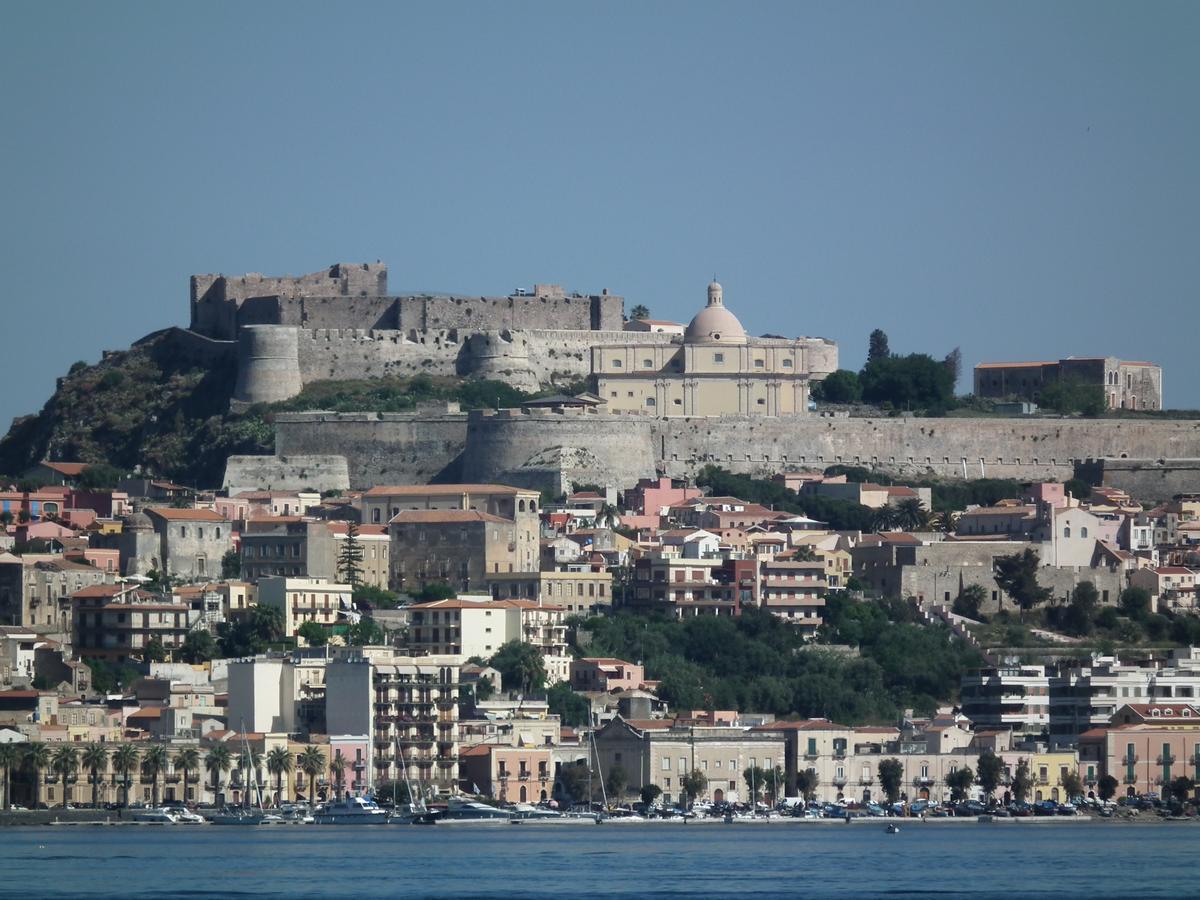 B&B Re Umberto Milazzo Bagian luar foto