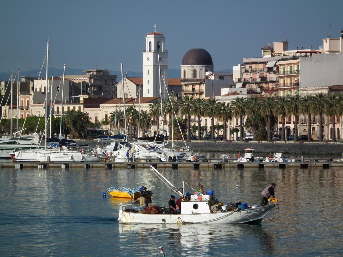 B&B Re Umberto Milazzo Bagian luar foto